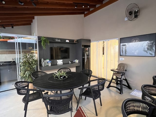 Casa com 220m² 3 quartos e 4 banheiros, à venda, no bairro Parque Moema em Franca