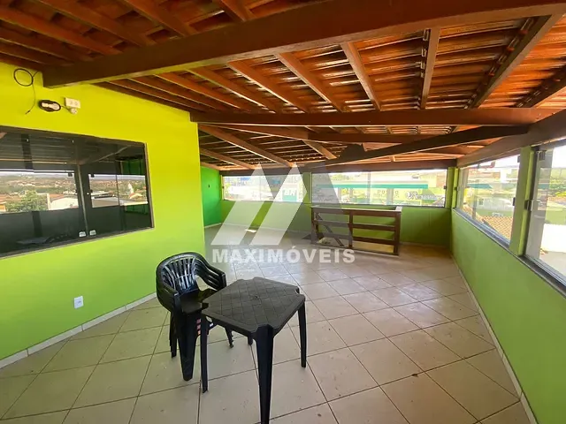 Apartamento 8 quartos e 3 banheiros, para alugar, no bairro Centro em Araçuaí