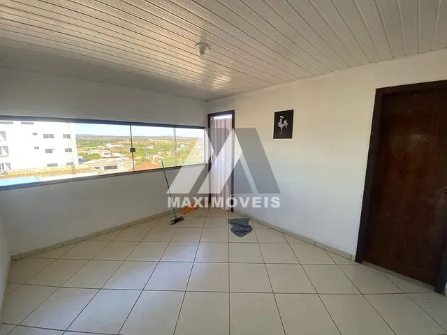 Apartamento 8 quartos e 3 banheiros, para alugar, no bairro Centro em Araçuaí