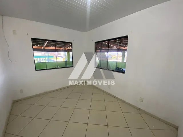 Apartamento 8 quartos e 3 banheiros, para alugar, no bairro Centro em Araçuaí