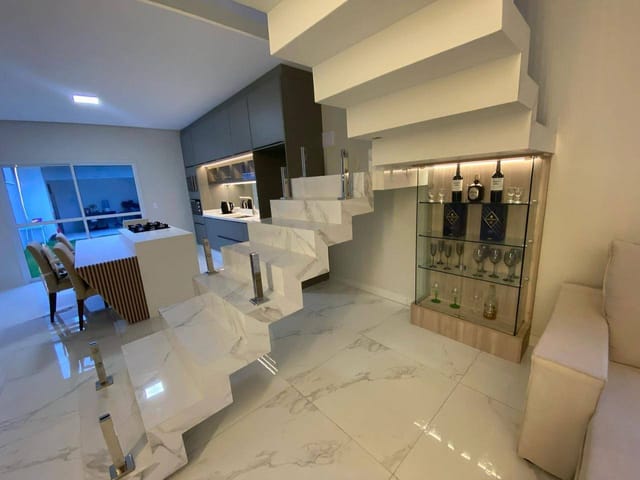 Casa 3 quartos e 3 banheiros, à venda, no bairro Ingleses do Rio Vermelho em Florianópolis