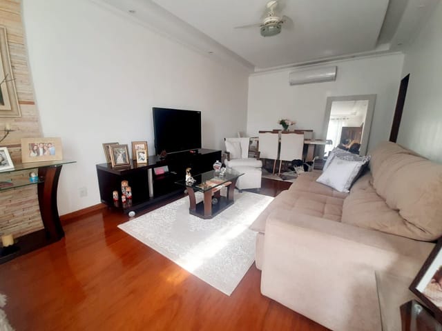 Casa com 272m² 3 quartos e 4 banheiros, à venda, no bairro Vila Valqueire em Rio de Janeiro