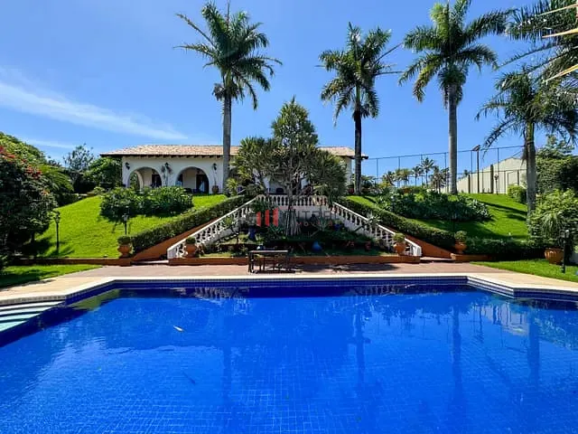 Casa com 3880m² 6 quartos e 6 banheiros, à venda, no bairro Bela Suiça em Londrina