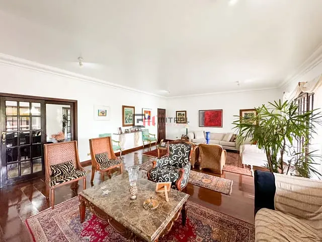 Casa com 3880m² 6 quartos e 6 banheiros, à venda, no bairro Bela Suiça em Londrina