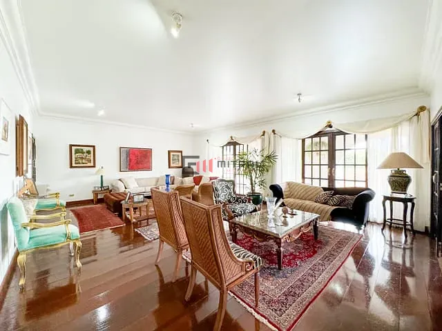 Casa com 3880m² 6 quartos e 6 banheiros, à venda, no bairro Bela Suiça em Londrina