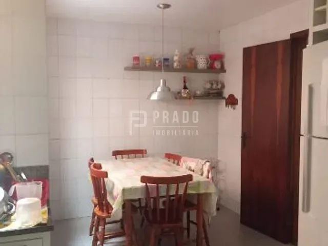 Casa com 300m² 3 quartos e 4 banheiros, à venda, no bairro Centro em Pelotas
