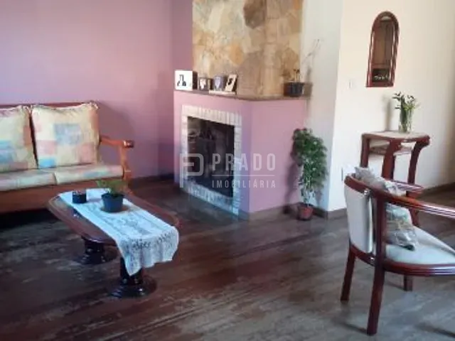 Casa com 300m² 3 quartos e 4 banheiros, à venda, no bairro Centro em Pelotas