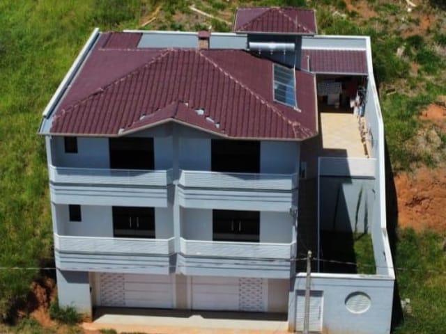 Casa com 224m², à venda, no bairro Água Comprida em Cambuí