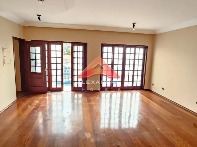 Casa com 300m² 3 quartos e 1 banheiro, para alugar, no bairro Vila Industrial em São José dos Campos