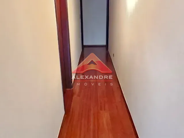 Casa com 300m² 3 quartos e 1 banheiro, para alugar, no bairro Vila Industrial em São José dos Campos