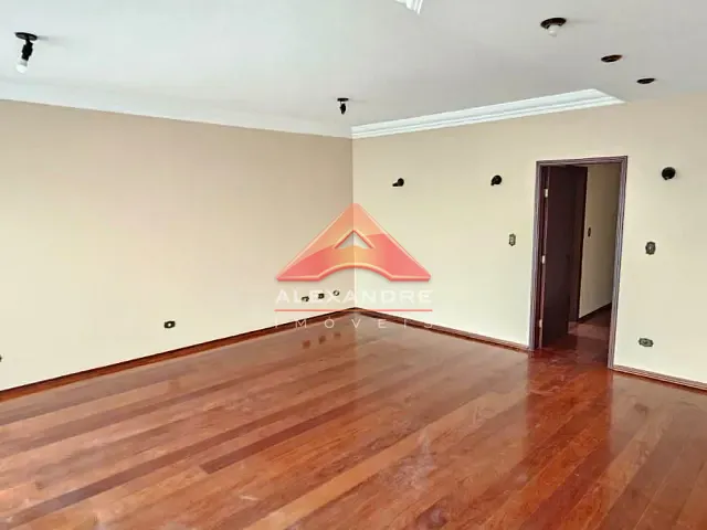 Casa com 300m² 3 quartos e 1 banheiro, para alugar, no bairro Vila Industrial em São José dos Campos