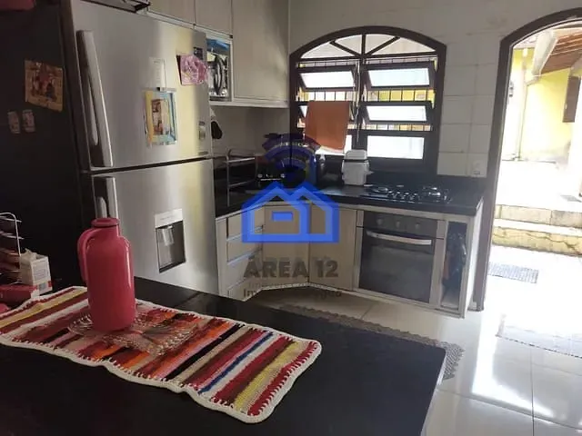Casa com 360m² 2 quartos e 1 banheiro, à venda, no bairro Pontal de Santa Marina em Caraguatatuba