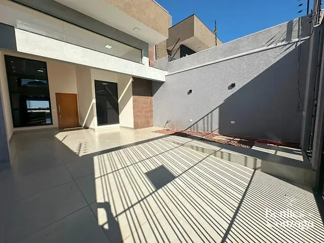 Casa com 201m² 3 quartos e 2 banheiros, à venda, no bairro Parque Industrial em Maringá
