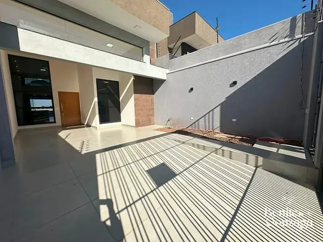 Casa com 201m² 3 quartos e 2 banheiros, à venda, no bairro Parque Industrial em Maringá