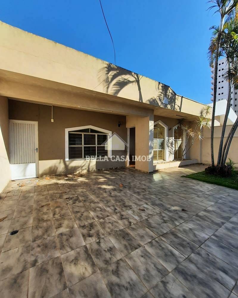 Casa à venda com 3 quartos, 188m² - Foto 1