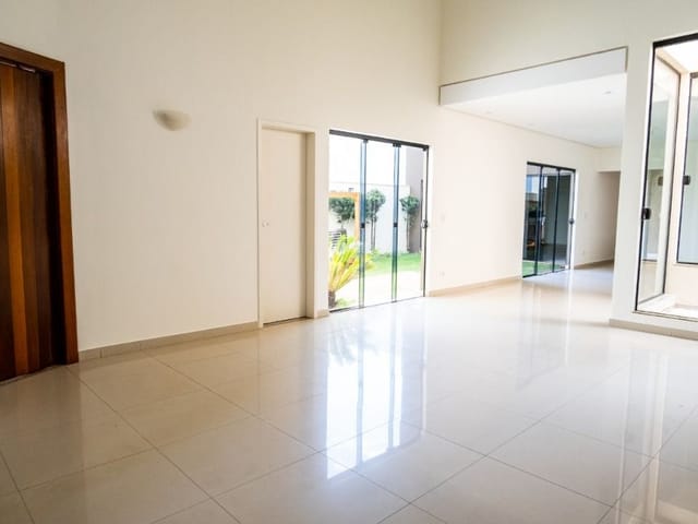 Casa com 300m² 3 quartos e 5 banheiros, à venda, no bairro Esperança em Londrina