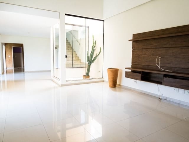 Casa com 300m² 3 quartos e 5 banheiros, à venda, no bairro Esperança em Londrina