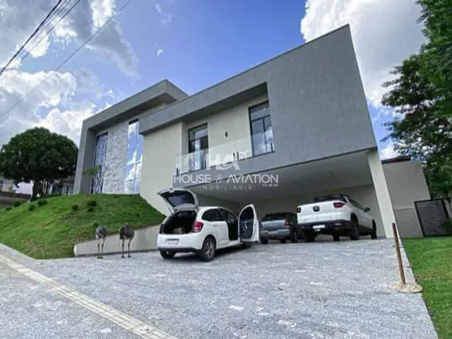 Casa com 493m² 5 quartos e 7 banheiros, à venda, no bairro Condomínio do Lago em Goiânia