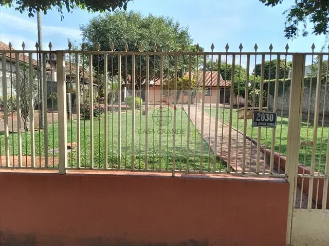 Casa com 809m² 3 quartos e 1 banheiro, à venda, no bairro Centro em Rolândia