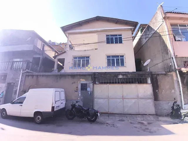 Casa 7 quartos e 5 banheiros, à venda, no bairro Itamarati em Petrópolis
