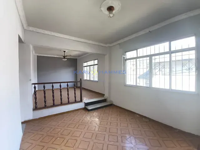Casa 7 quartos e 5 banheiros, à venda, no bairro Itamarati em Petrópolis