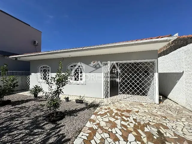 Casa com 360m² 2 quartos e 1 banheiro, à venda, no bairro Barra do Aririu em Palhoça