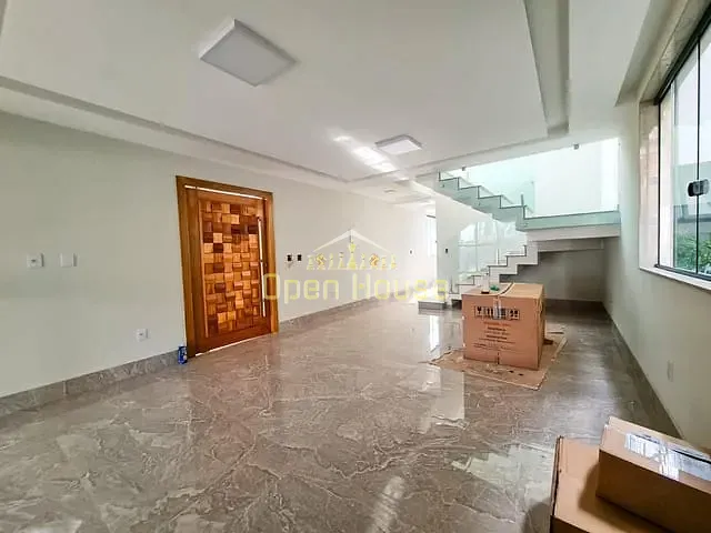 Casa com 225m² 3 quartos e 2 banheiros, à venda, no bairro Jardim Belvedere em Volta Redonda