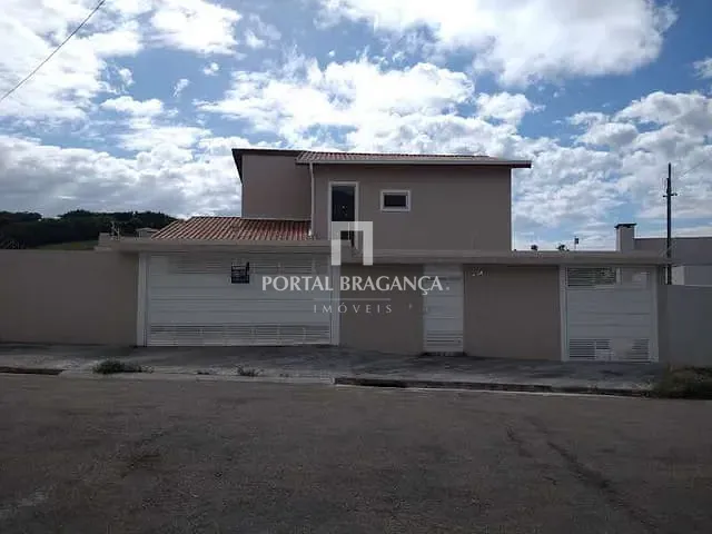 Casa com 300m² 3 quartos e 4 banheiros, à venda ou para alugar, no bairro Jardim América em Bragança Paulista