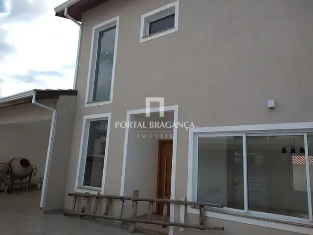 Casa com 300m² 3 quartos e 4 banheiros, à venda ou para alugar, no bairro Jardim América em Bragança Paulista