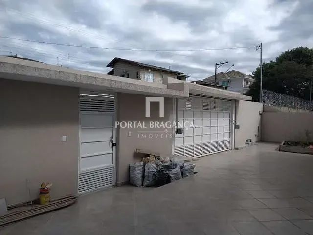 Casa com 300m² 3 quartos e 4 banheiros, à venda ou para alugar, no bairro Jardim América em Bragança Paulista