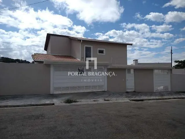 Casa com 300m² 3 quartos e 4 banheiros, à venda ou para alugar, no bairro Jardim América em Bragança Paulista