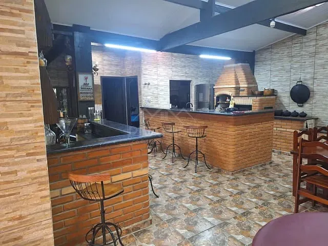 Casa com 250m² 3 quartos e 2 banheiros, à venda, no bairro Jardim das Hortênsias em Poços de Caldas