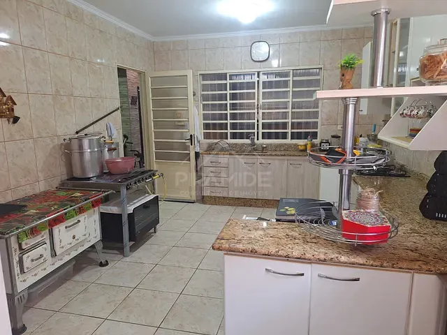 Casa com 250m² 3 quartos e 2 banheiros, à venda, no bairro Jardim das Hortênsias em Poços de Caldas
