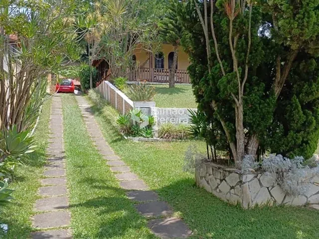 Casa 4 quartos e 4 banheiros, à venda, no bairro Parque Jardim da Serra em Juiz de Fora