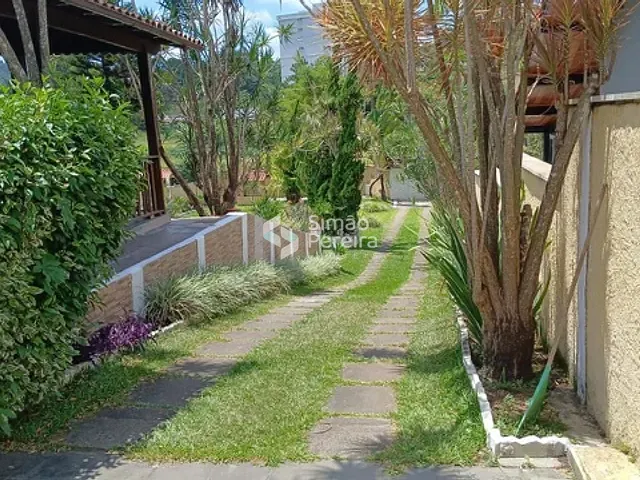 Casa 4 quartos e 4 banheiros, à venda, no bairro Parque Jardim da Serra em Juiz de Fora