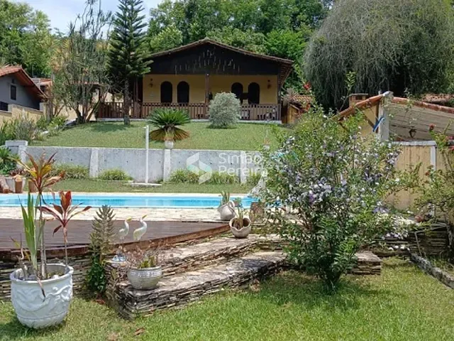 Casa 4 quartos e 4 banheiros, à venda, no bairro Parque Jardim da Serra em Juiz de Fora