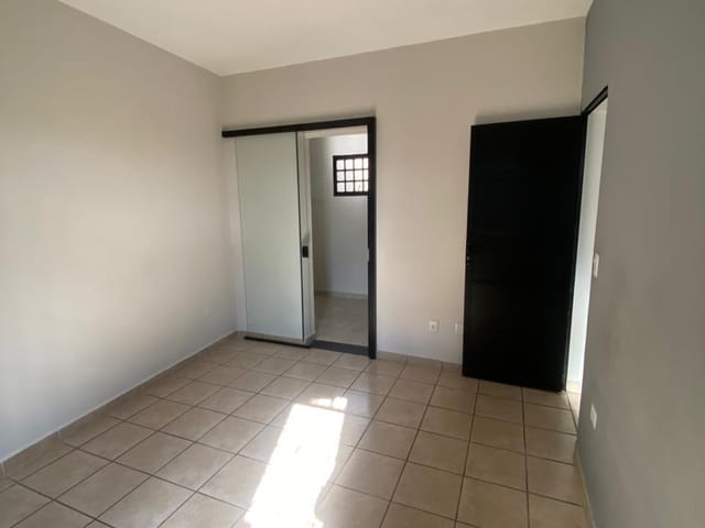 Casa 1 quarto e 1 banheiro, para alugar, no bairro Centro em Extrema