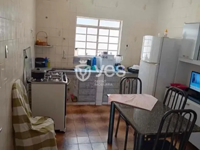 Casa com 310m² 3 quartos e 1 banheiro, à venda, no bairro Vila São Pedro em Araxá