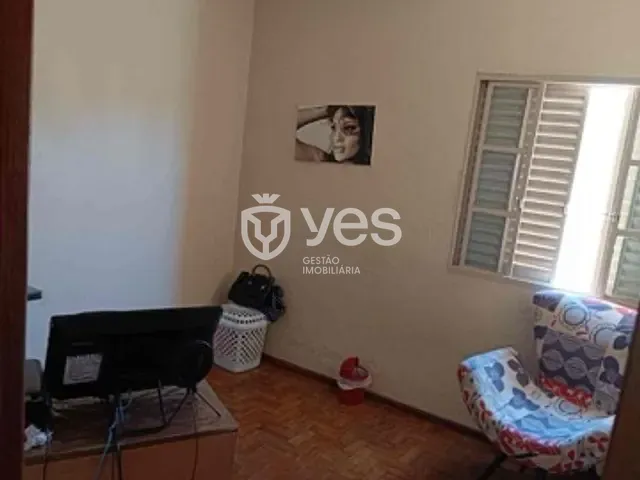 Casa com 310m² 3 quartos e 1 banheiro, à venda, no bairro Vila São Pedro em Araxá