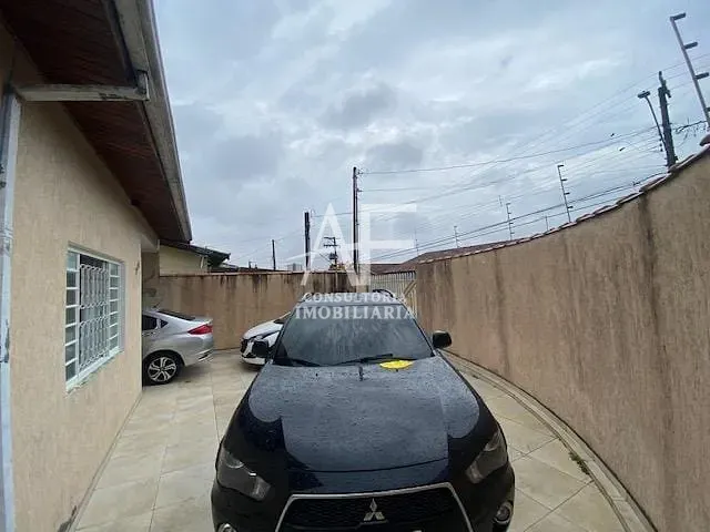 Casa com 300m² 5 quartos e 3 banheiros, à venda ou para alugar, no bairro Jardim Gurilândia em Taubaté