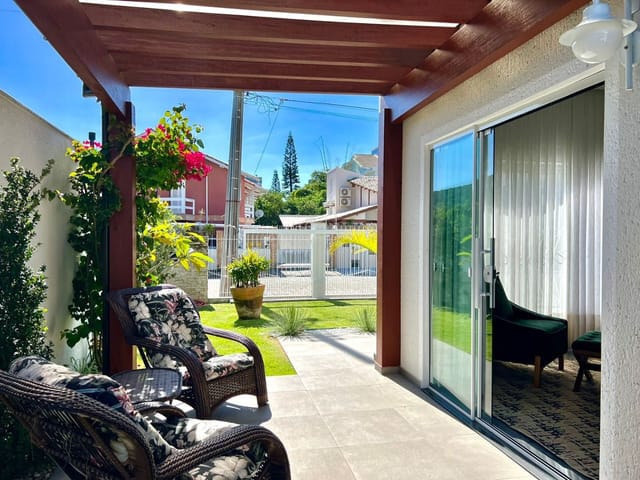 Casa com 450m² 3 quartos e 4 banheiros, à venda, no bairro Ingleses Norte em Florianópolis