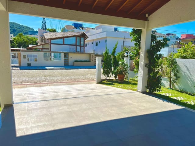 Casa com 450m² 3 quartos e 4 banheiros, à venda, no bairro Ingleses Norte em Florianópolis