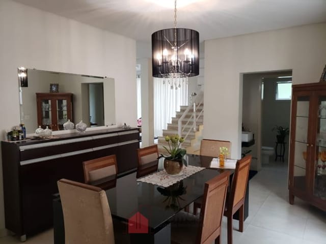 Casa com 700m², à venda, no bairro Condomínio Colonial Village em Pindamonhangaba