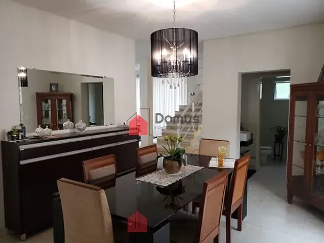 Casa com 700m², à venda, no bairro Condomínio Colonial Village em Pindamonhangaba