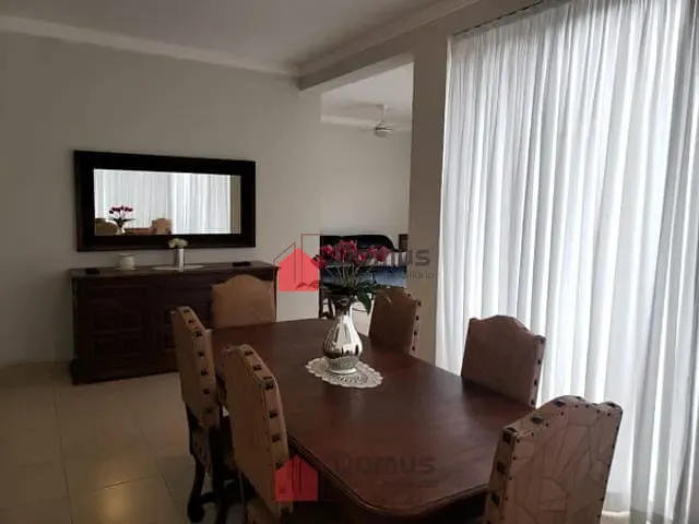 Casa com 700m², à venda, no bairro Condomínio Colonial Village em Pindamonhangaba