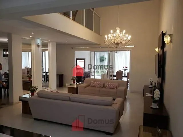Casa com 700m², à venda, no bairro Condomínio Colonial Village em Pindamonhangaba