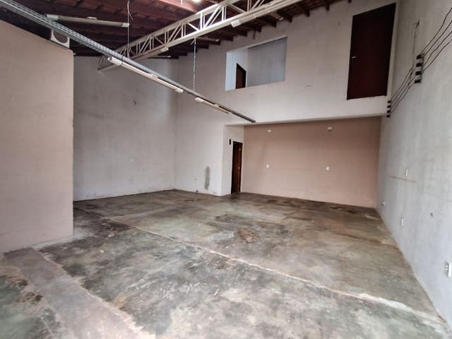 Casa com 250m² 2 quartos e 1 banheiro, para alugar, no bairro João Crevelaro em Birigüi
