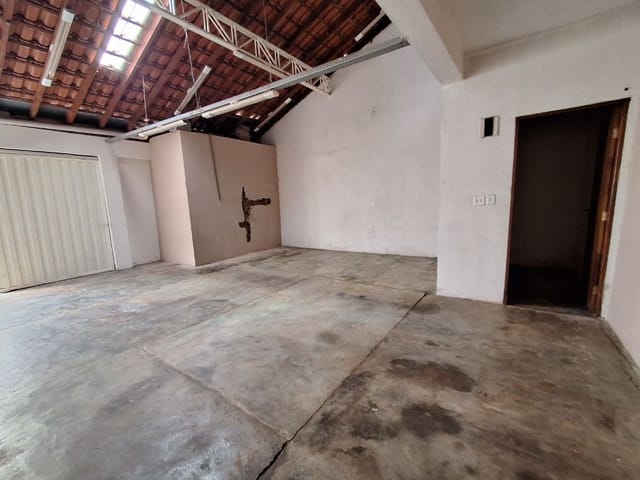 Casa com 250m² 2 quartos e 1 banheiro, para alugar, no bairro João Crevelaro em Birigüi