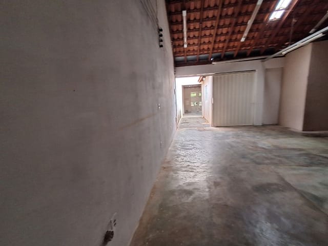 Casa com 250m² 2 quartos e 1 banheiro, para alugar, no bairro João Crevelaro em Birigüi