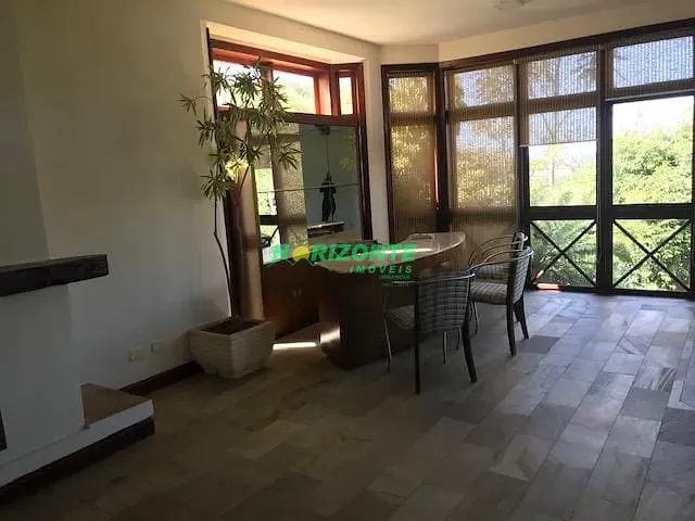 Casa com 456m² 4 quartos e 3 banheiros, à venda, no bairro Urbanova em São José dos Campos